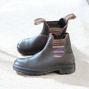 Blundstone Brown Leather Chelsea Boots with Multicolor Striped Elastic